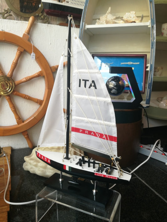 Barca a Vela Luna Rossa