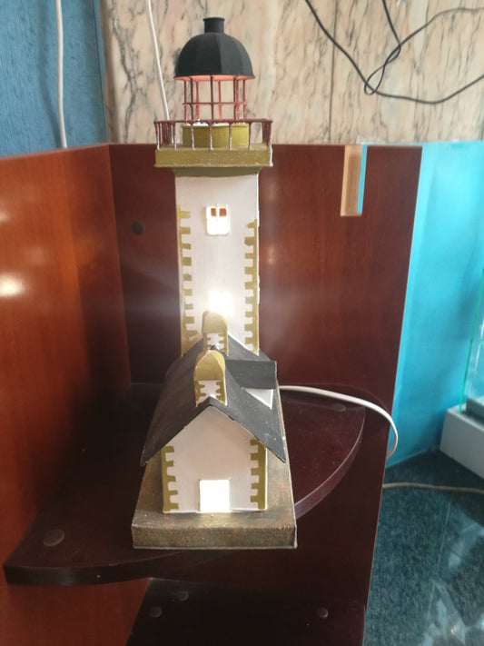 Faro con Luce in Latta