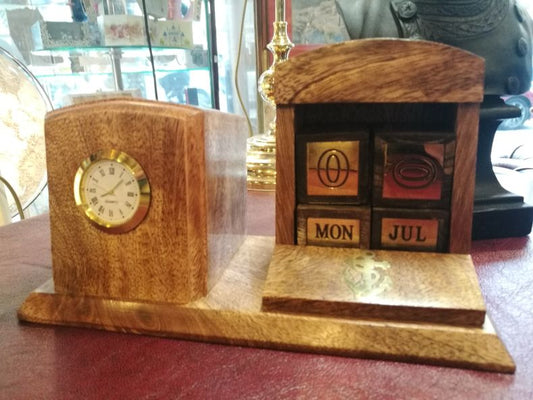Portapenne con Orologio e Calendario in Legno