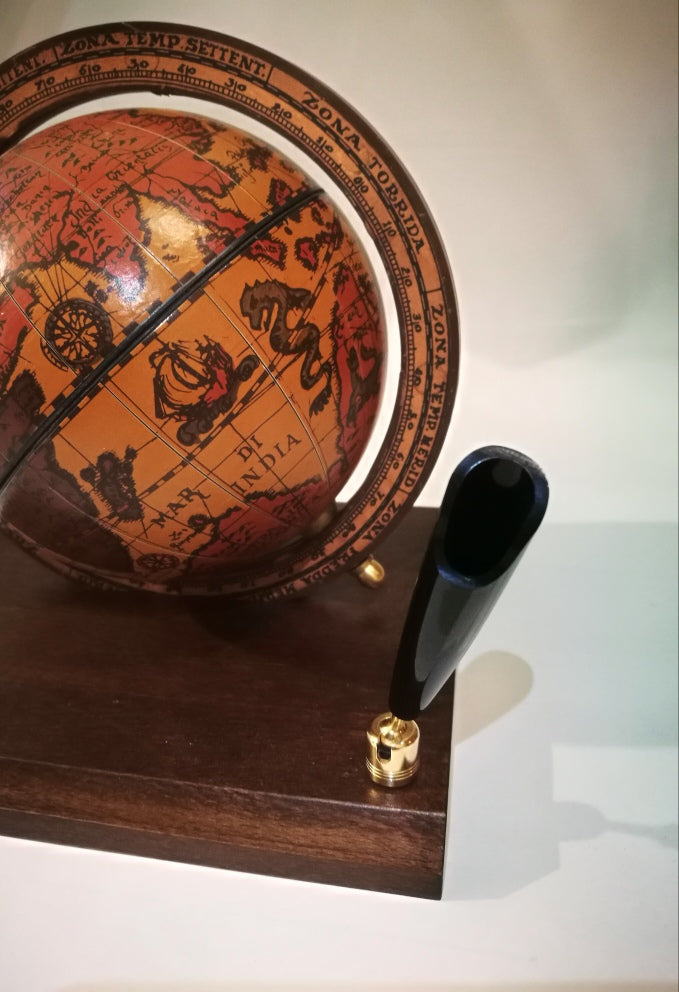 Mappamondo portapenna con cartina antica