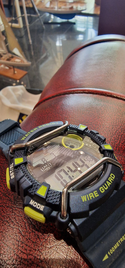 Orologio Sportivo Blu Mare con Protezione Integrata