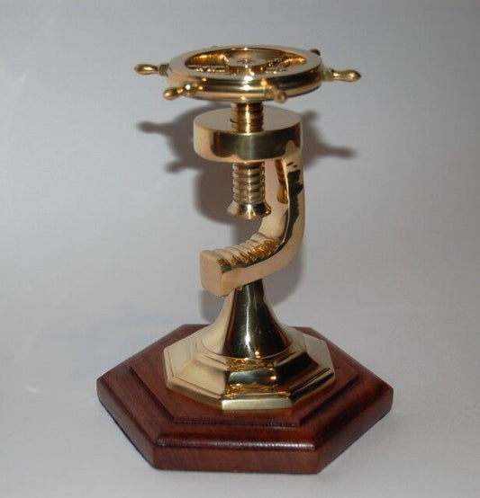 Timone schiaccianoci in ottone con base legno