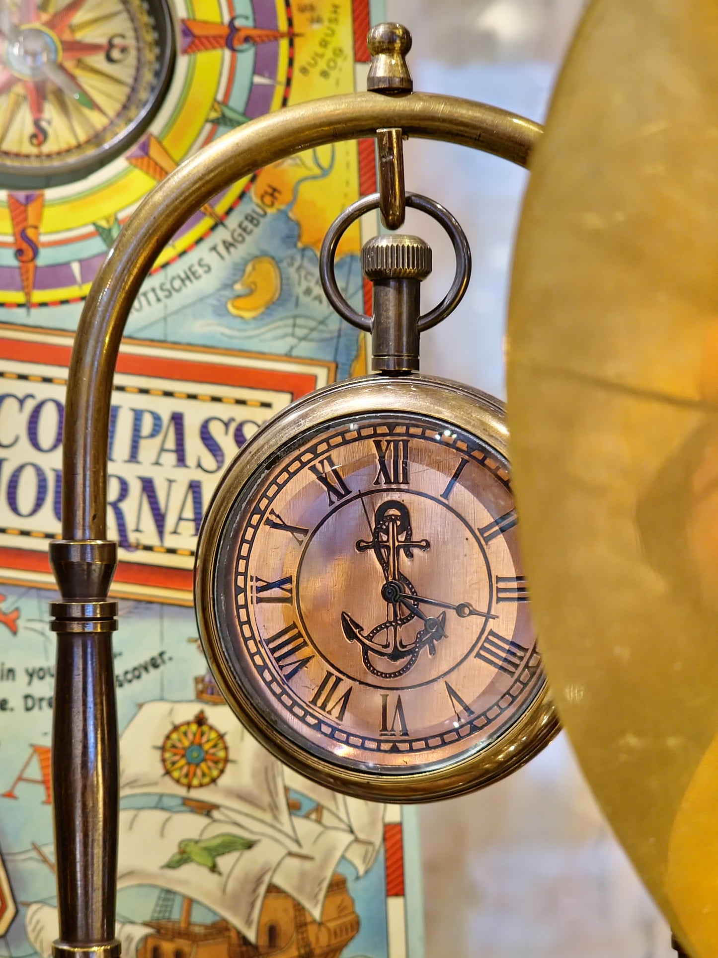 Orologio da tavolo analogicoin ottone con bussola Victoria London