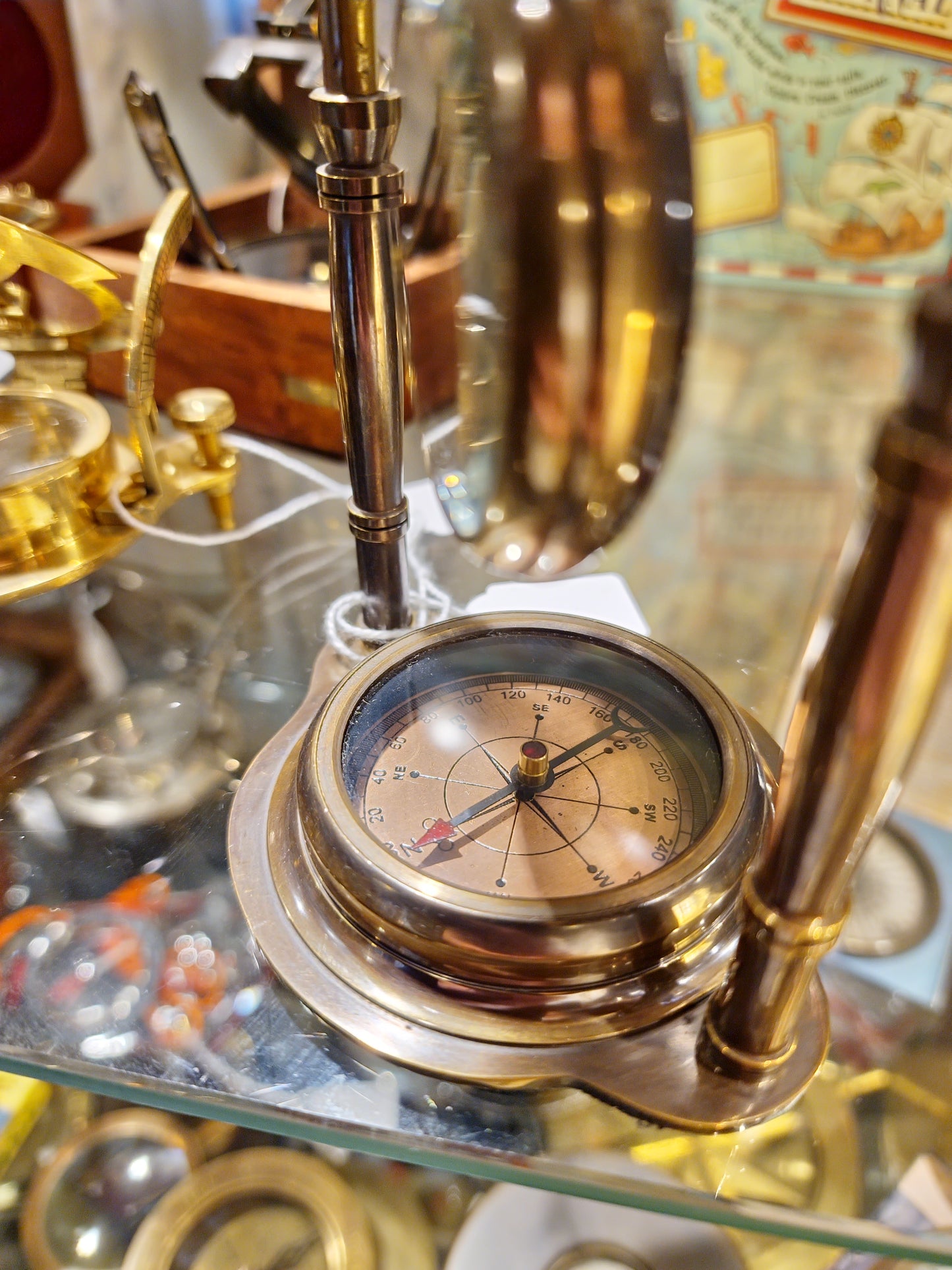 Orologio da tavolo analogicoin ottone con bussola Victoria London