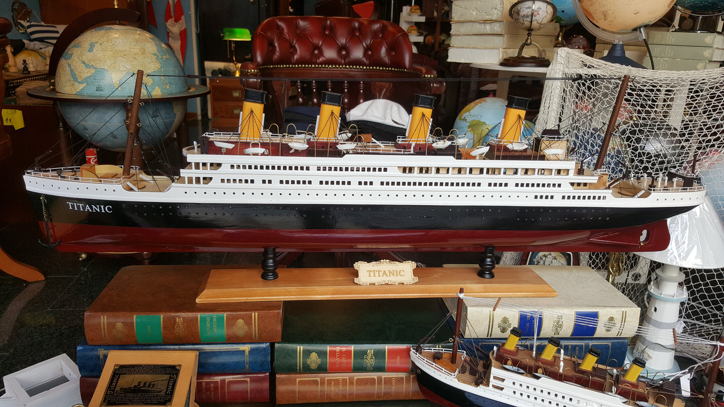 Titanic grande in legno