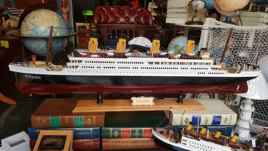 Titanic grande in legno