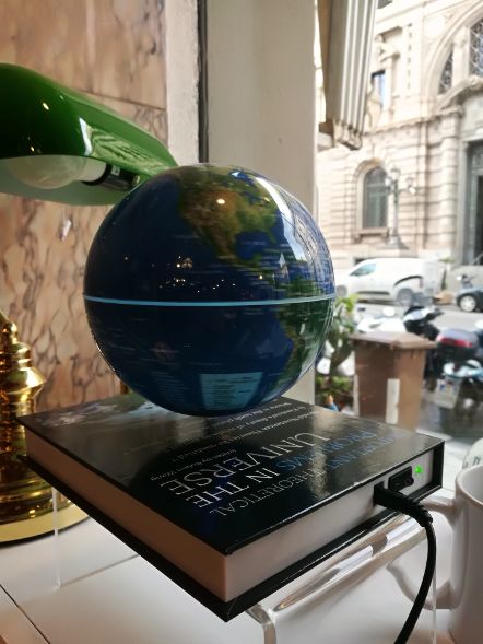 Mappamondo Magnetico con Libro