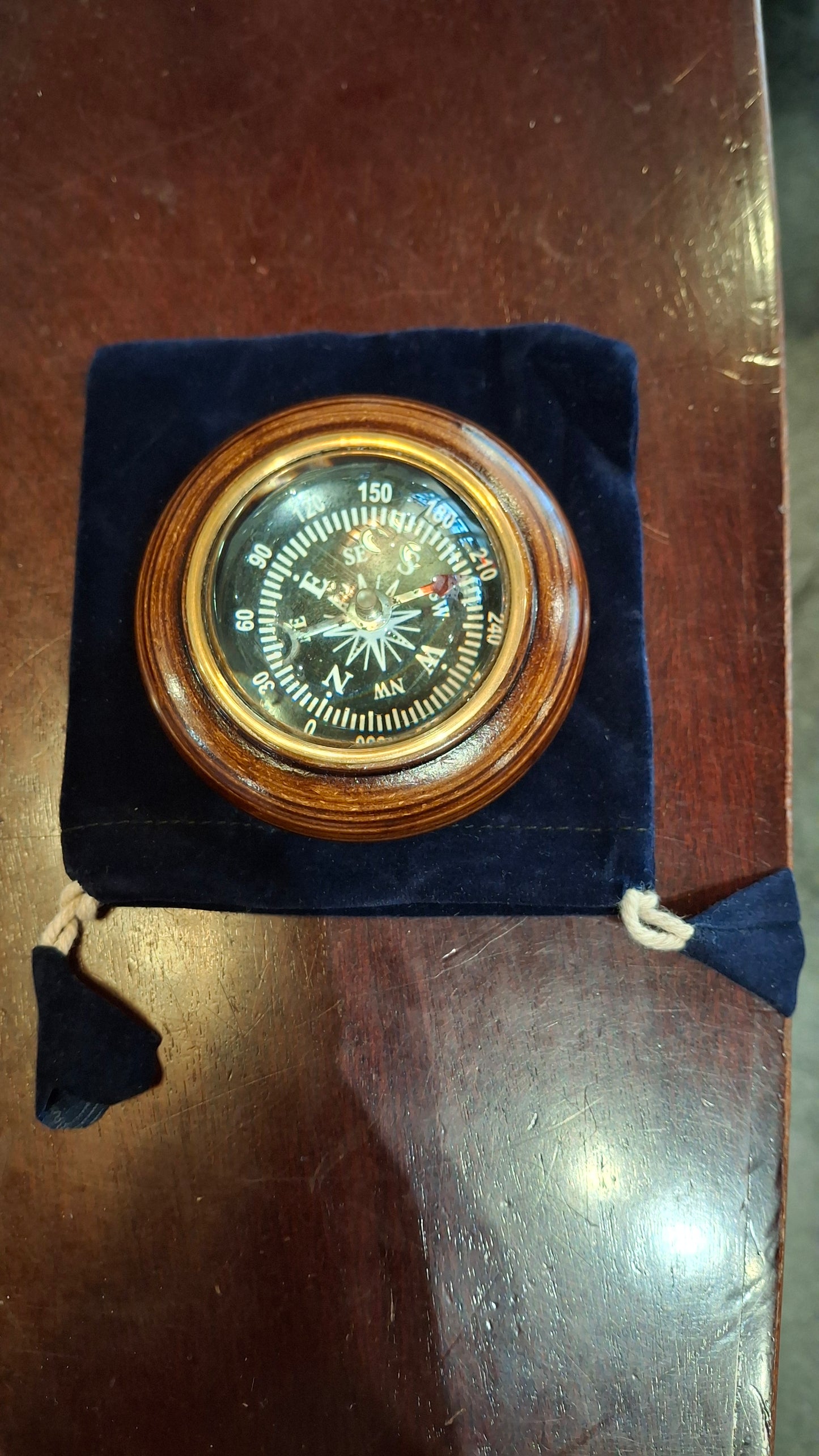 Bussola legno con vetro bombato