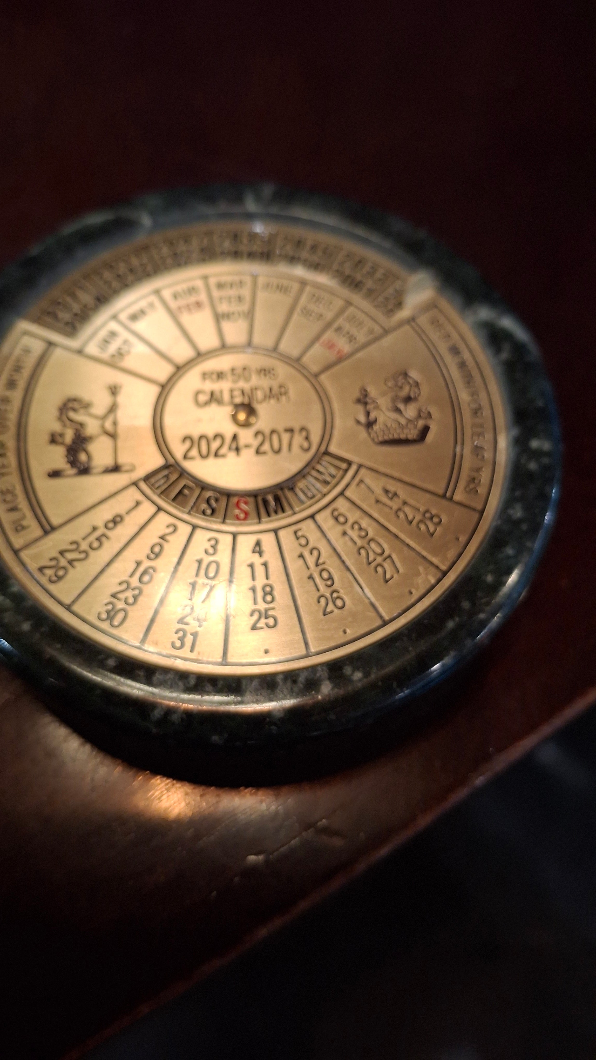 Calendario perpetuo in marmo