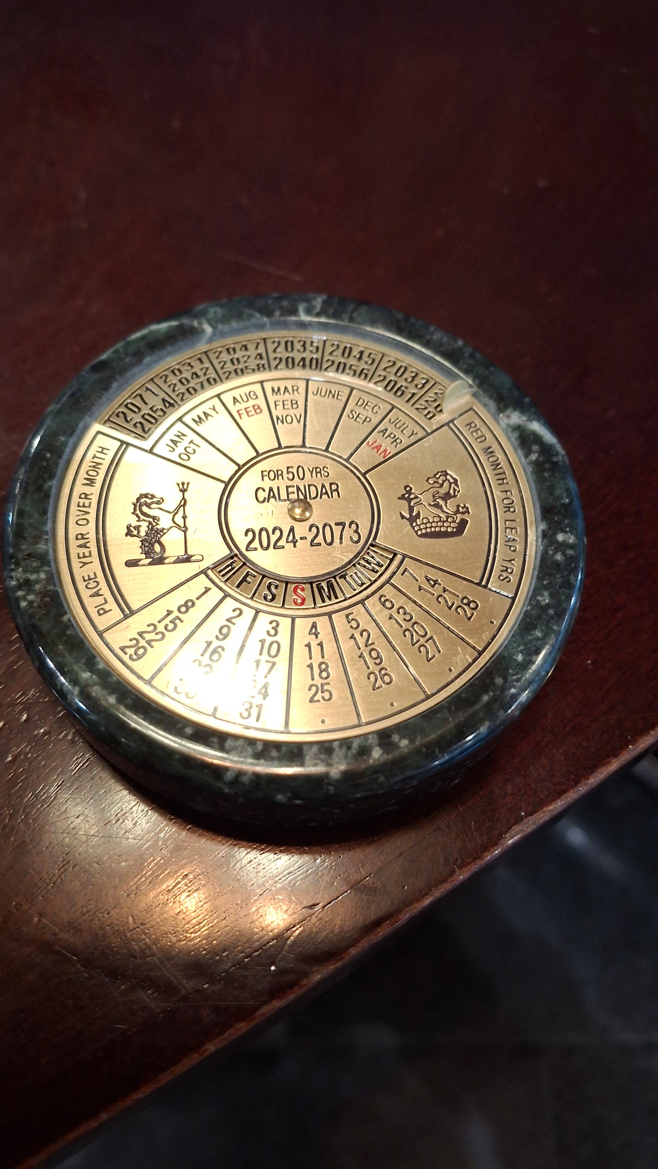 Calendario perpetuo in marmo