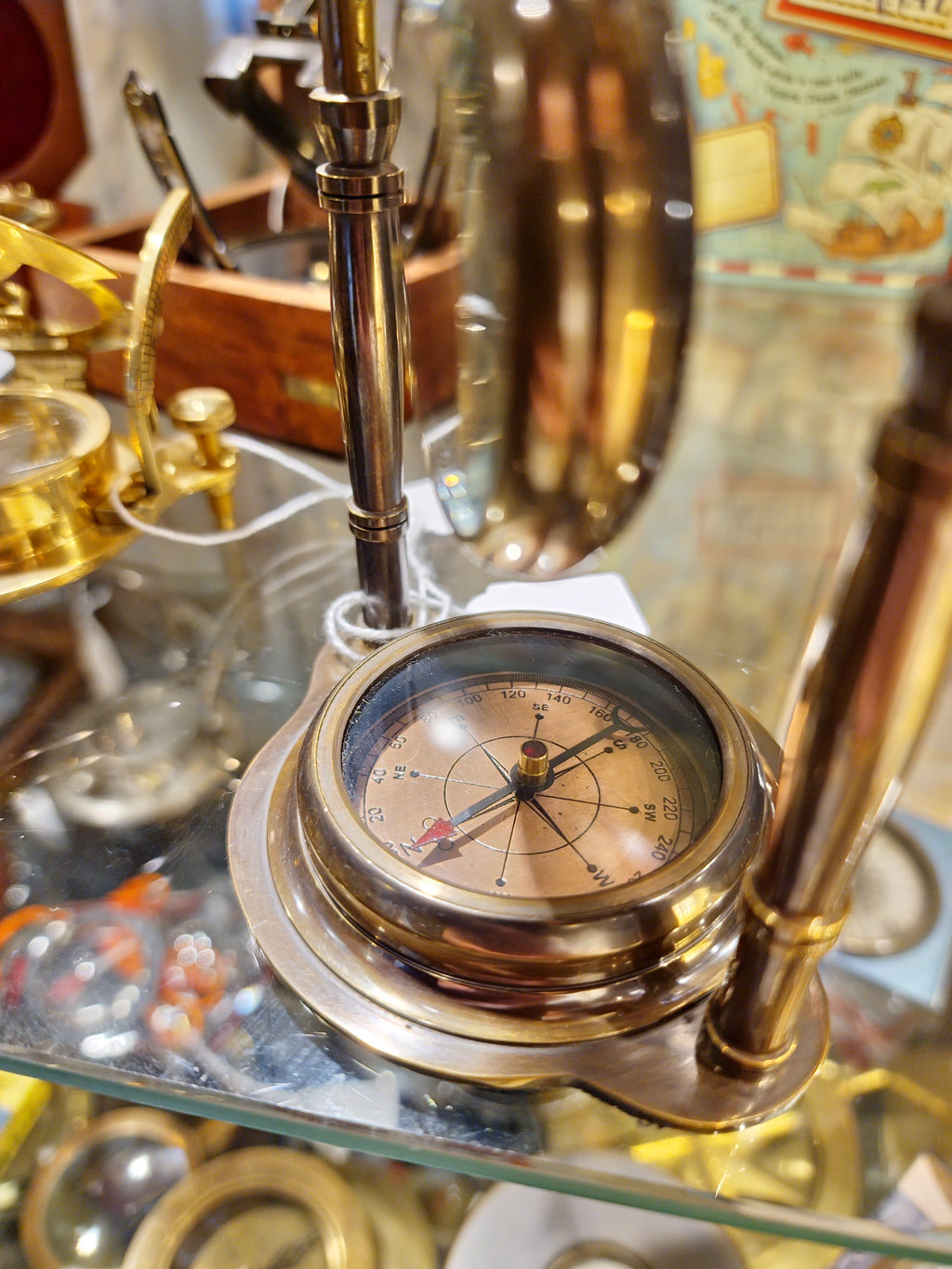 Orologio da tavolo analogicoin ottone con bussola Victoria London